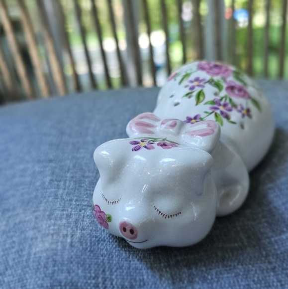 Vintage 1978 Ceramic Scented Potpourri Diffuser, Floral Pig - Picture 1 of 6